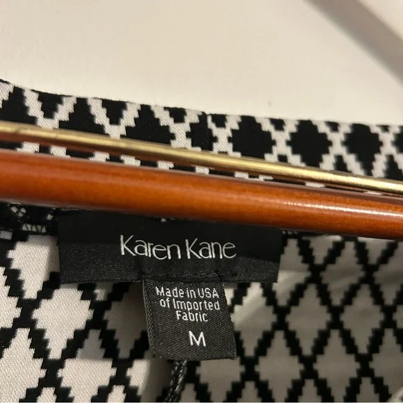 NWT Karen Kane Black & White Diamond Blouse Fitted Bell Sleeves Boat Neck Medium - Picture 3 of 8